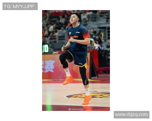 胡明轩的成长之路：从青涩少年到篮球场上的璀璨明星